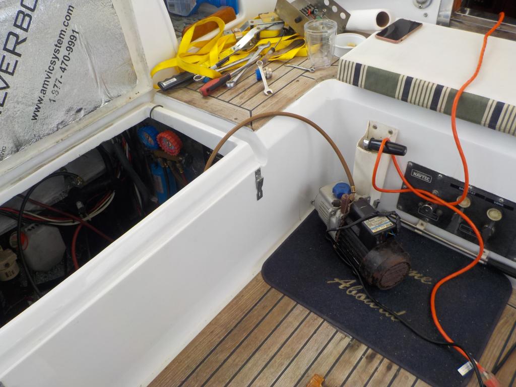 Vacuum pump in action1559.JPG