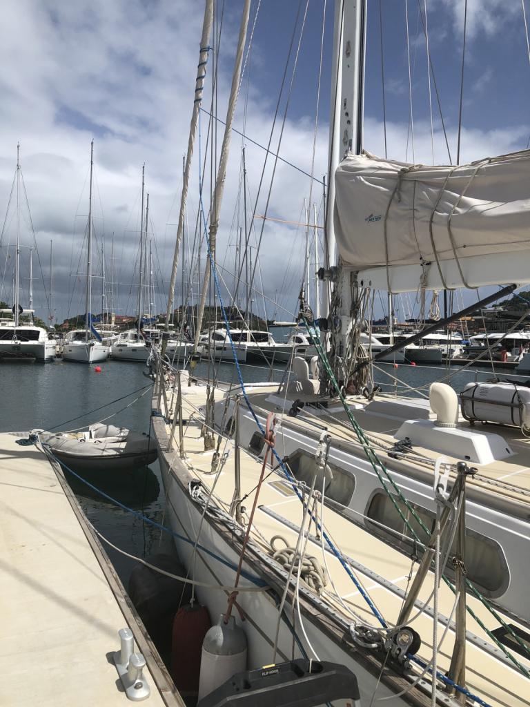 Dinghy tied as extra fender.JPG