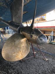 18 Shiny prop with new sacrificial anodes.jpeg