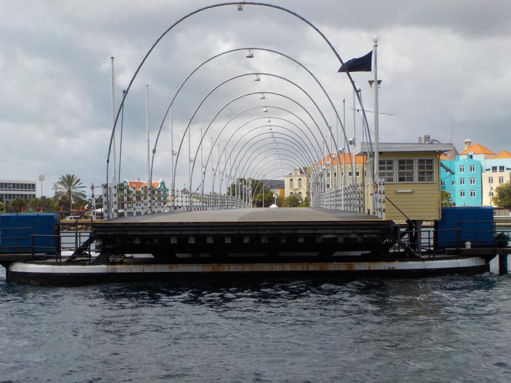Queen Emma bridge opening.jpeg