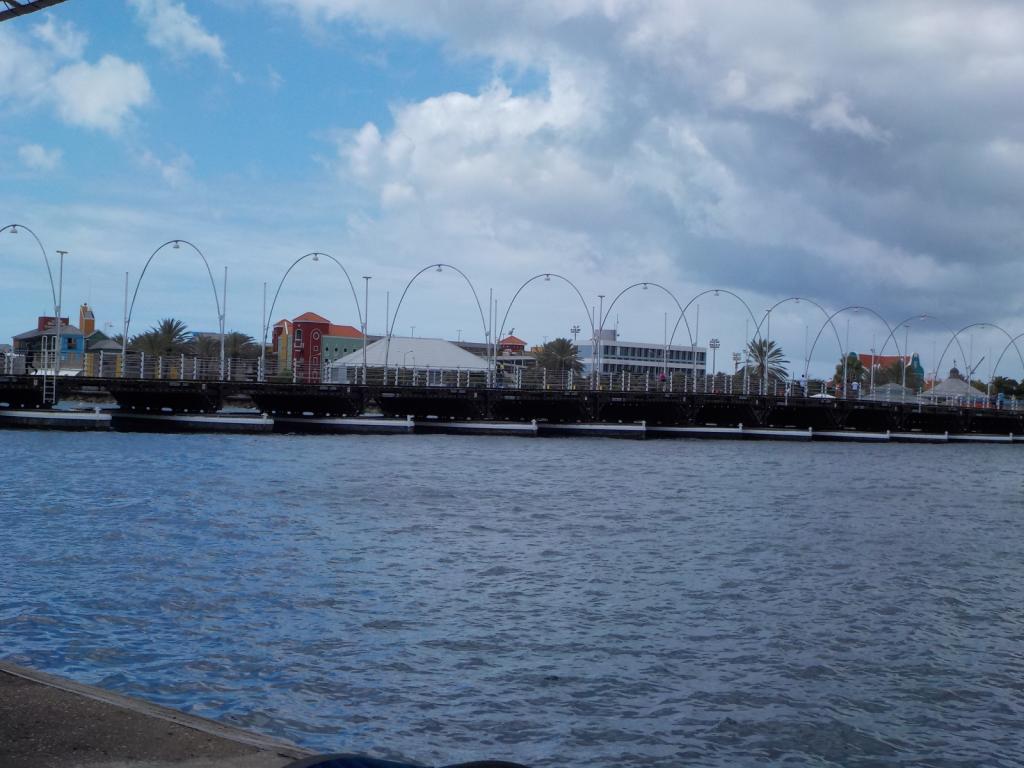 Queen Emma bridge - closed.jpeg