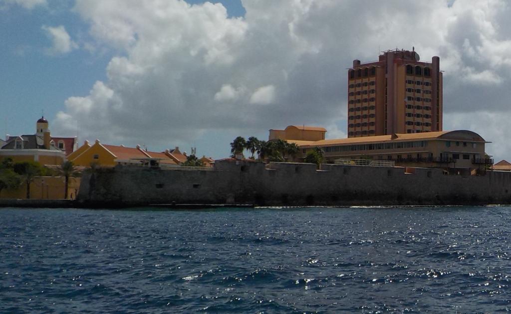 Fort Amsterdam taken from Otrobanda Quarter.jpeg
