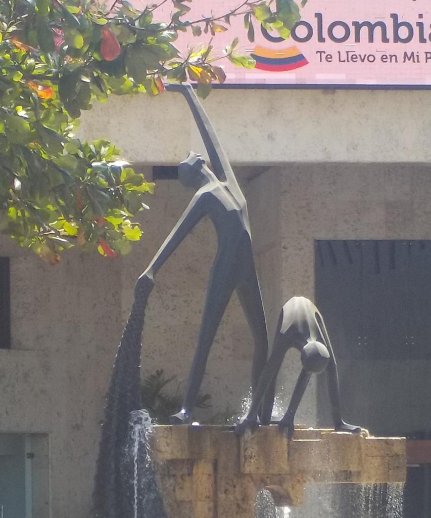 Centro de Convenciones Getsemani sculpture.jpeg