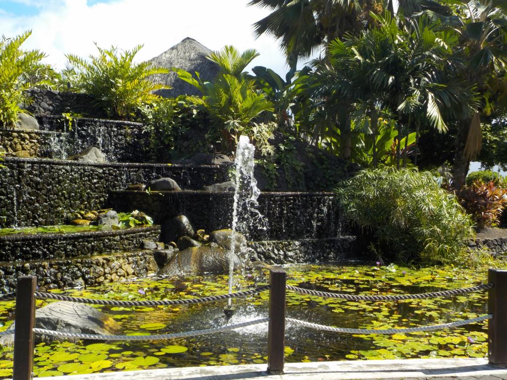 3460 Fountain in dockside park.jpeg