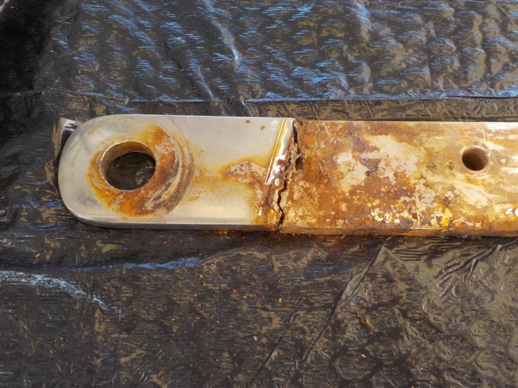 3500Broken chain plate both parts.jpeg